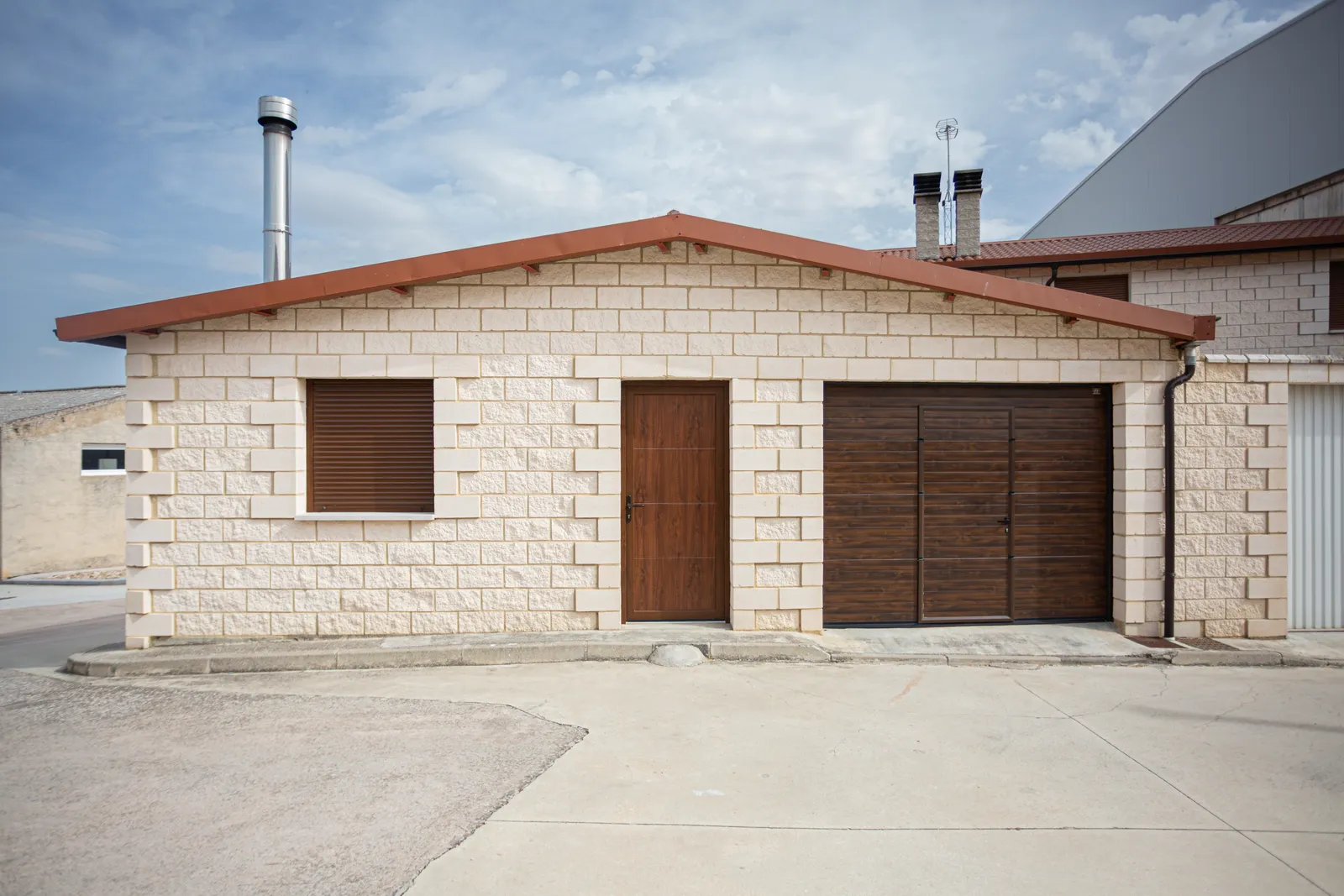 Vivienda con fachada de bloque Split de hormigón